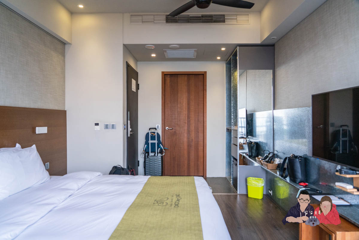 Kadda Hotel 璽賓行旅》每間都是海景房，還有無邊際泳池，窗外海天一色好壯闊！