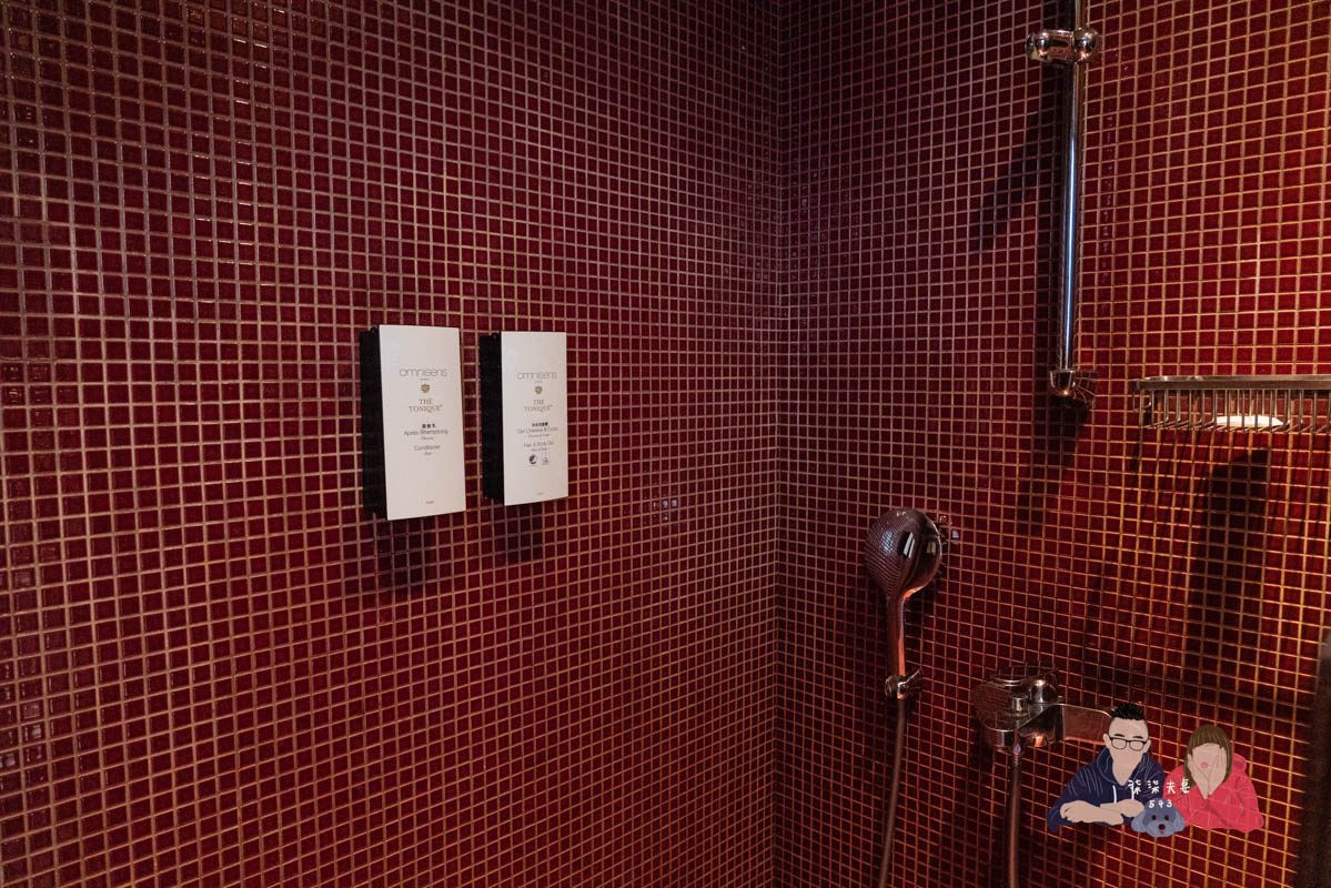 Kadda Hotel 璽賓行旅》每間都是海景房，還有無邊際泳池，窗外海天一色好壯闊！