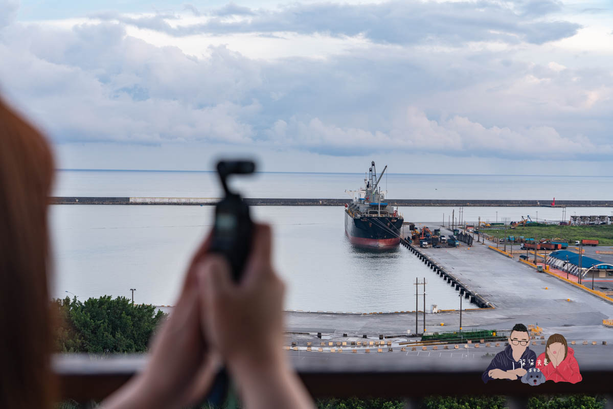 Kadda Hotel 璽賓行旅》每間都是海景房，還有無邊際泳池，窗外海天一色好壯闊！