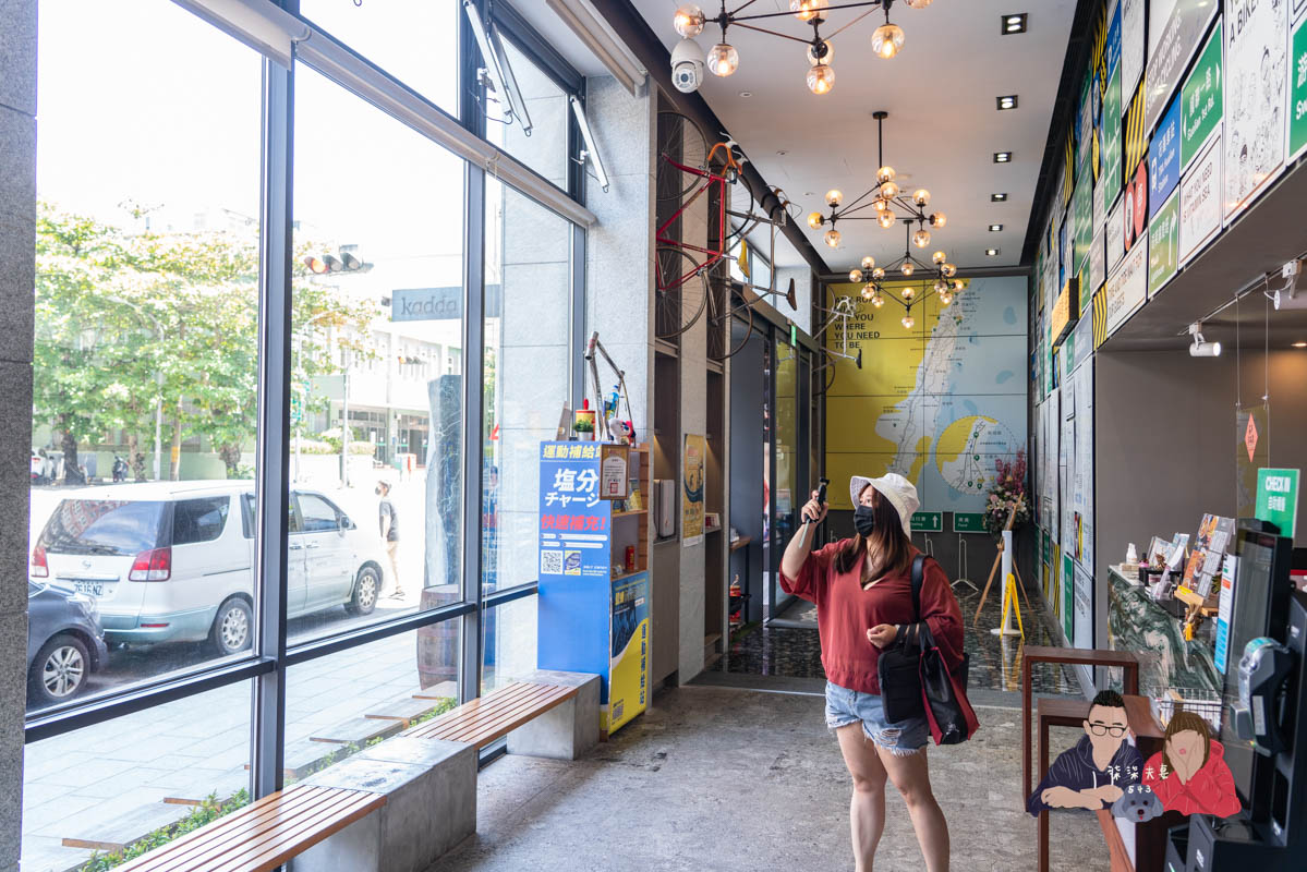 Kadda Hotel 璽賓行旅》每間都是海景房，還有無邊際泳池，窗外海天一色好壯闊！