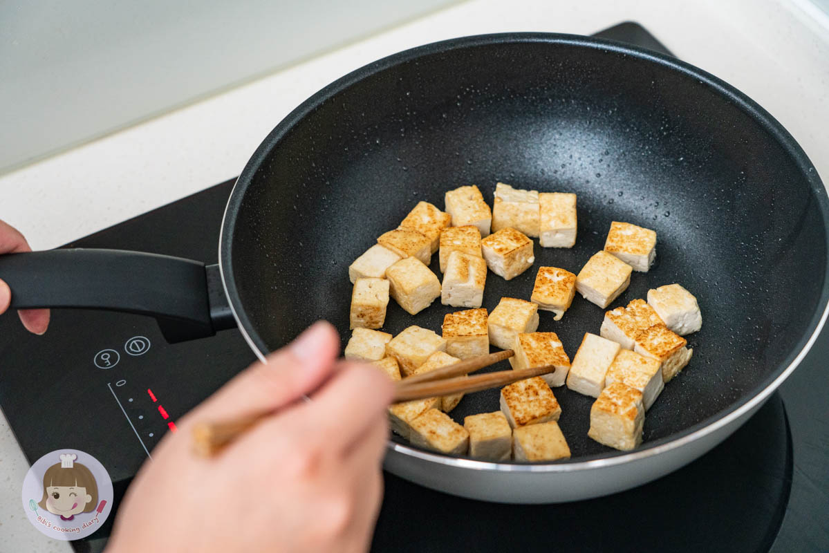 不沾鍋推薦》樂扣樂扣不沾鍋北歐極光灰,適用於瓦斯爐、IH爐、電磁爐、電陶爐等多種爐具 - 第9張圖 不沾鍋推薦》樂扣樂扣不沾鍋北歐極光灰,適用於瓦斯爐、IH爐、電磁爐、電陶爐等多種爐具