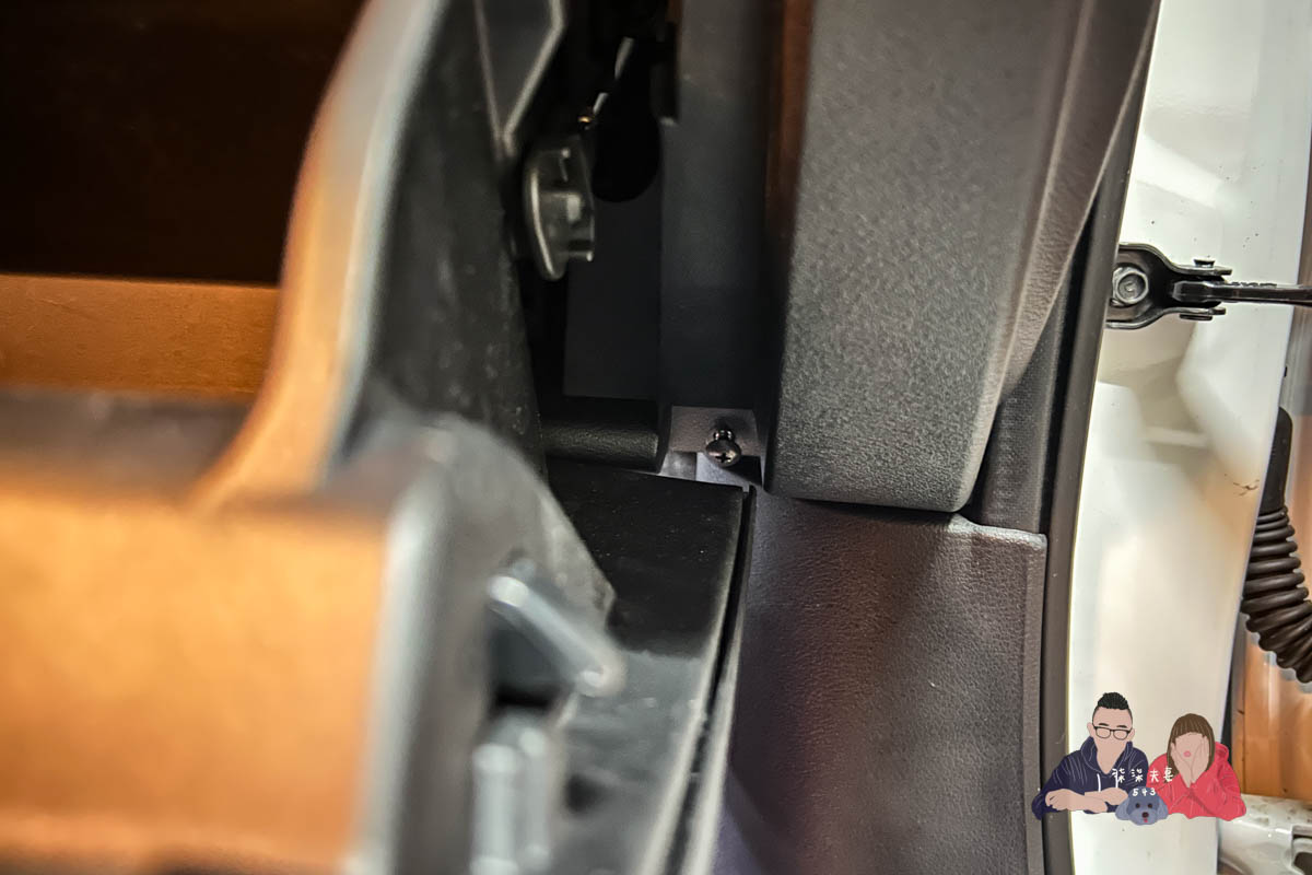 NISSAN SENTRA B18冷氣濾網更換》濾網位置／DIY教學／更換時間，汽車小白也可以學會！