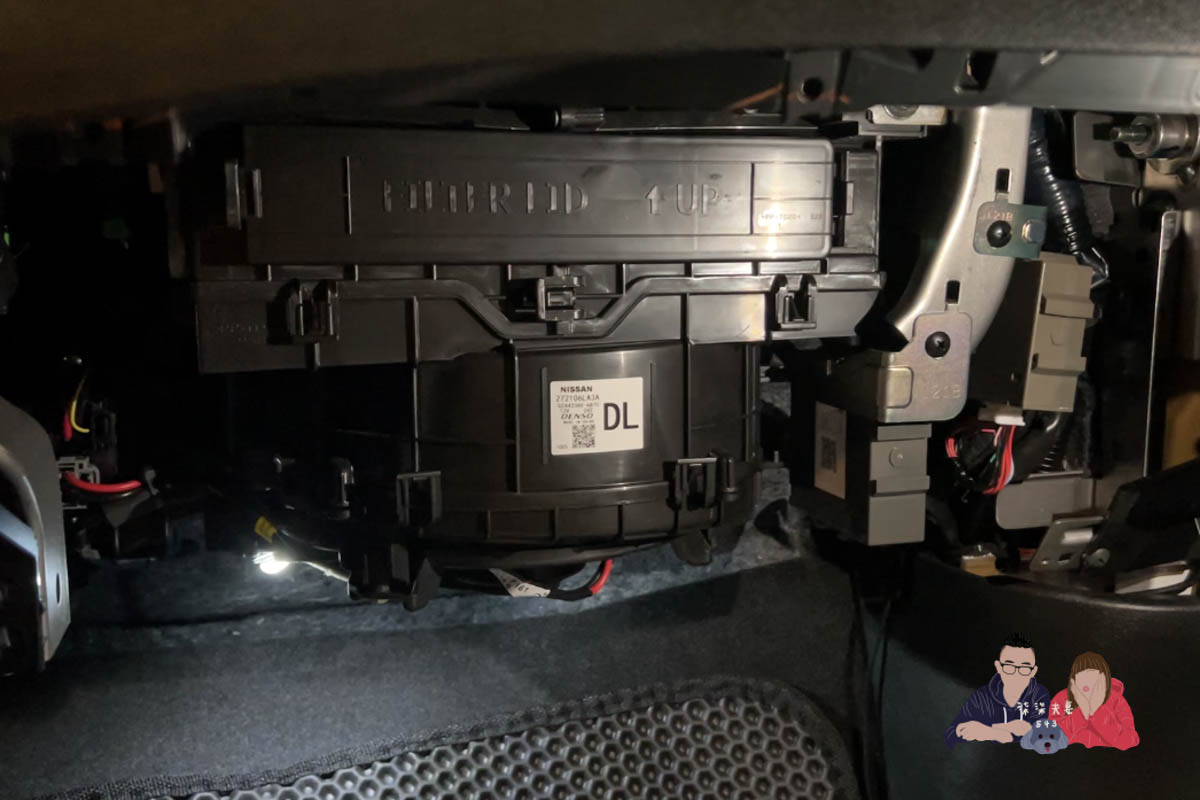 NISSAN SENTRA B18冷氣濾網更換》濾網位置／DIY教學／更換時間，汽車小白也可以學會！
