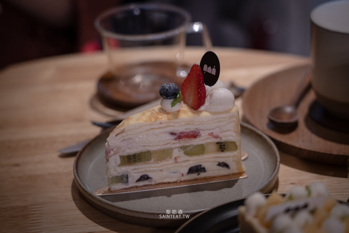 宜蘭羅東咖啡廳》REVERSE｜意外發現的超高水準水果千層，不輸Lady M，但價格只有1/2！