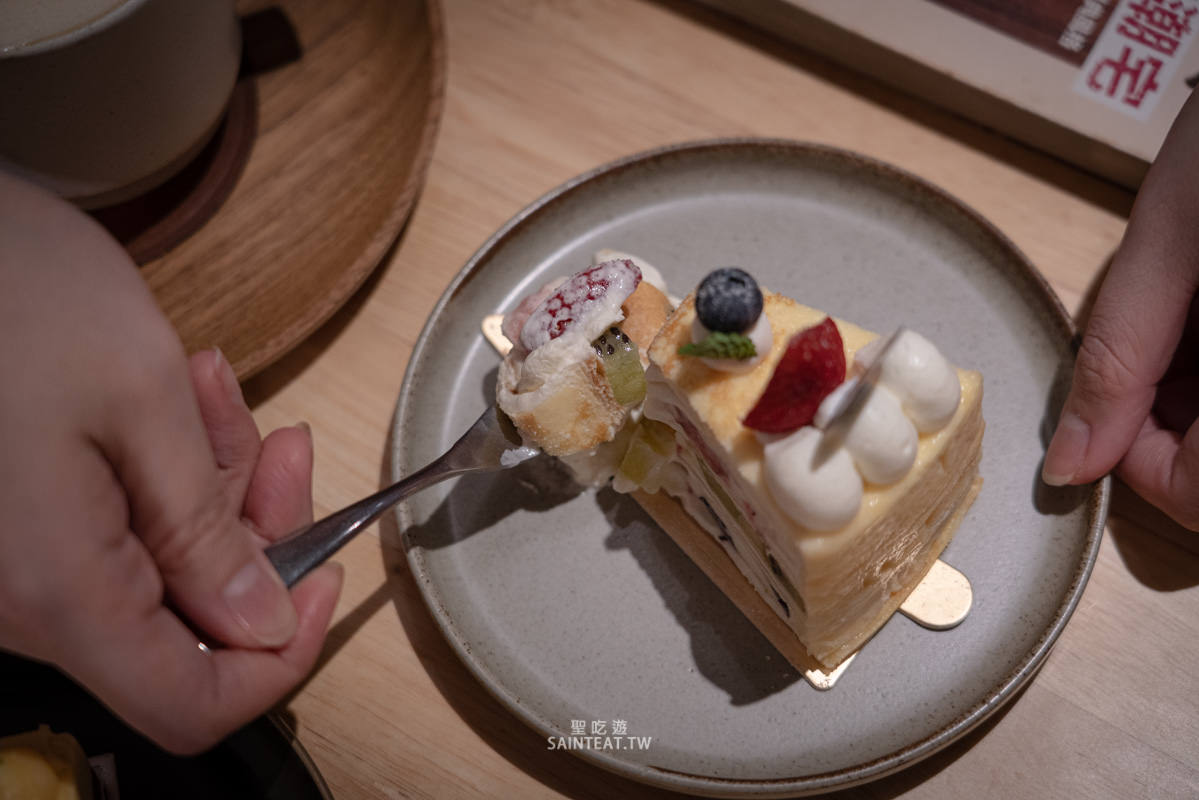 宜蘭羅東咖啡廳》REVERSE｜意外發現的超高水準水果千層，不輸Lady M，但價格只有1/2！