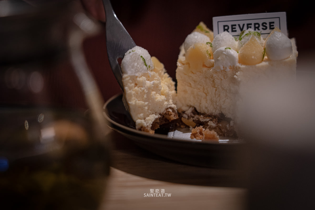 宜蘭羅東咖啡廳》REVERSE｜意外發現的超高水準水果千層，不輸Lady M，但價格只有1/2！