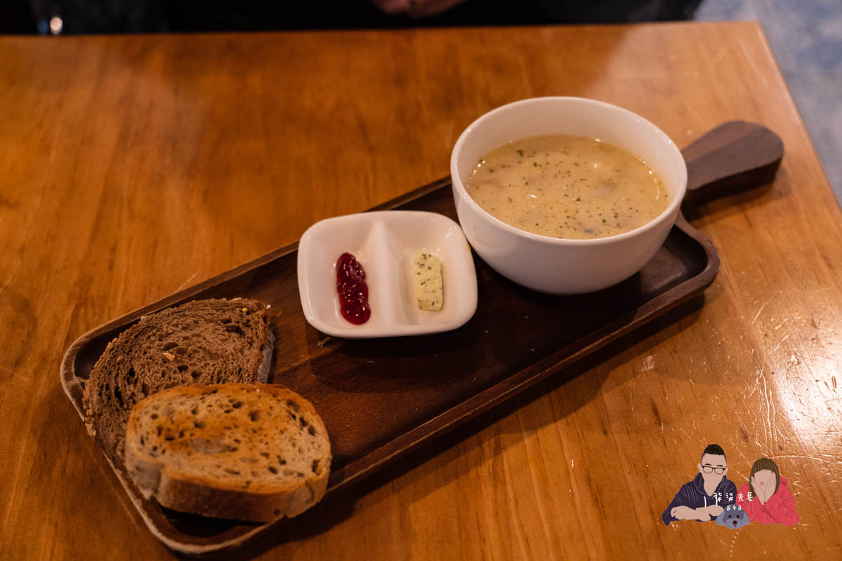 舒曼6號餐館南京店》台北小巨蛋早午餐推薦,爆好吃的德國豬腳絕對要點,千元內德式豬腳之王! - 第22張圖 舒曼6號餐館南京店》台北小巨蛋早午餐推薦,爆好吃的德國豬腳絕對要點,千元內德式豬腳之王!