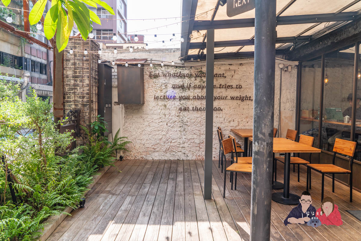 舒曼6號餐館南京店》台北小巨蛋早午餐推薦，爆好吃的德國豬腳絕對要點，千元內德式豬腳之王！