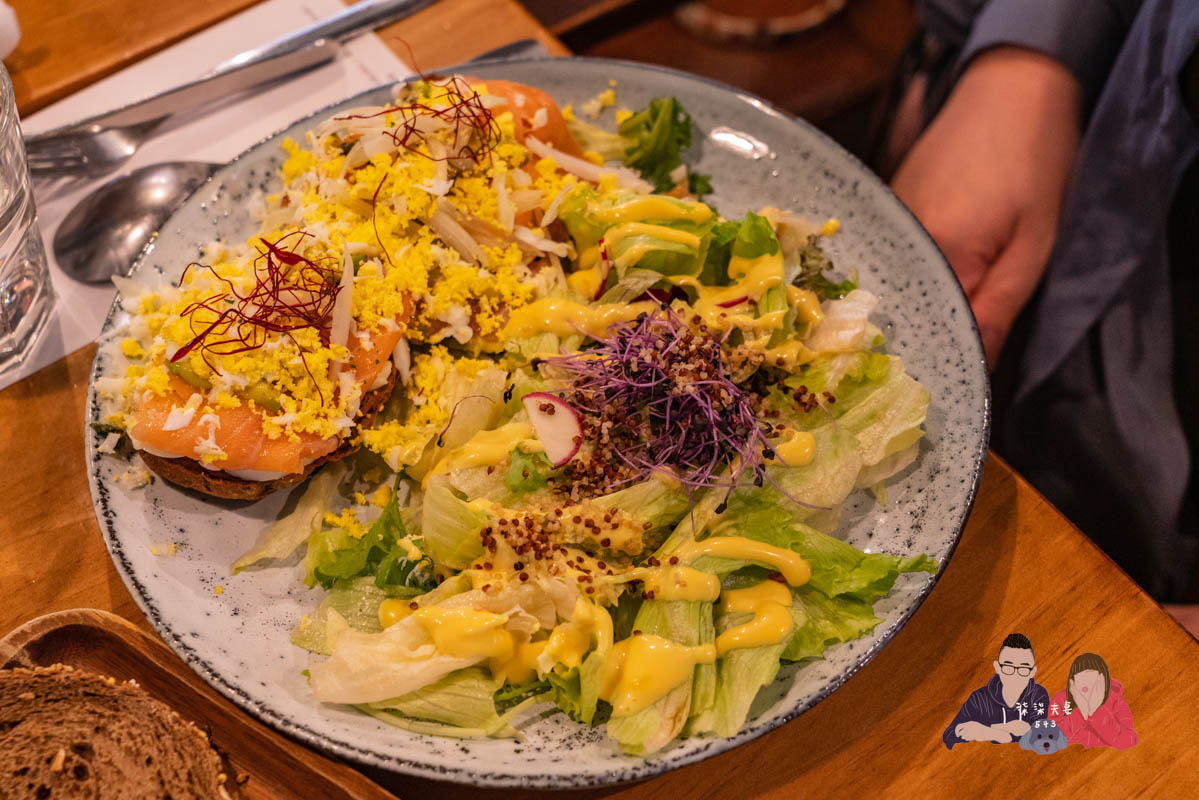 舒曼6號餐館南京店》台北小巨蛋早午餐推薦,爆好吃的德國豬腳絕對要點,千元內德式豬腳之王! - 第43張圖 舒曼6號餐館南京店》台北小巨蛋早午餐推薦,爆好吃的德國豬腳絕對要點,千元內德式豬腳之王!