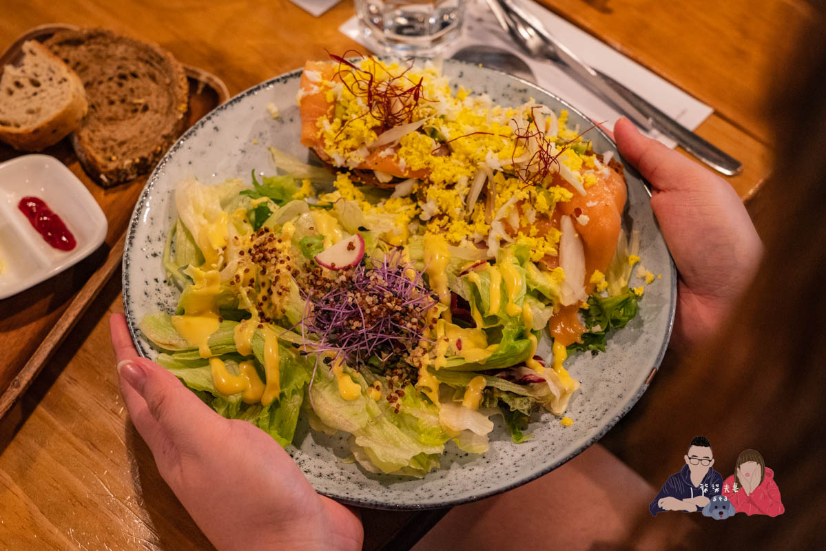 舒曼6號餐館南京店》台北小巨蛋早午餐推薦，爆好吃的德國豬腳絕對要點，千元內德式豬腳之王！