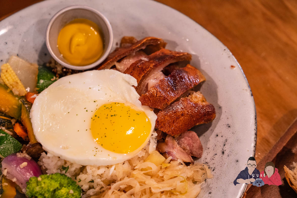 舒曼6號餐館南京店》台北小巨蛋早午餐推薦,爆好吃的德國豬腳絕對要點,千元內德式豬腳之王! - 第1張圖 舒曼6號餐館南京店