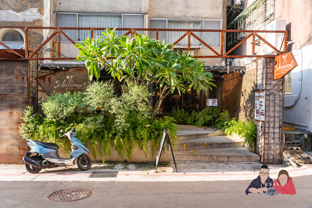 舒曼6號餐館南京店》台北小巨蛋早午餐推薦,爆好吃的德國豬腳絕對要點,千元內德式豬腳之王! - 第2張圖 舒曼6號餐館南京店