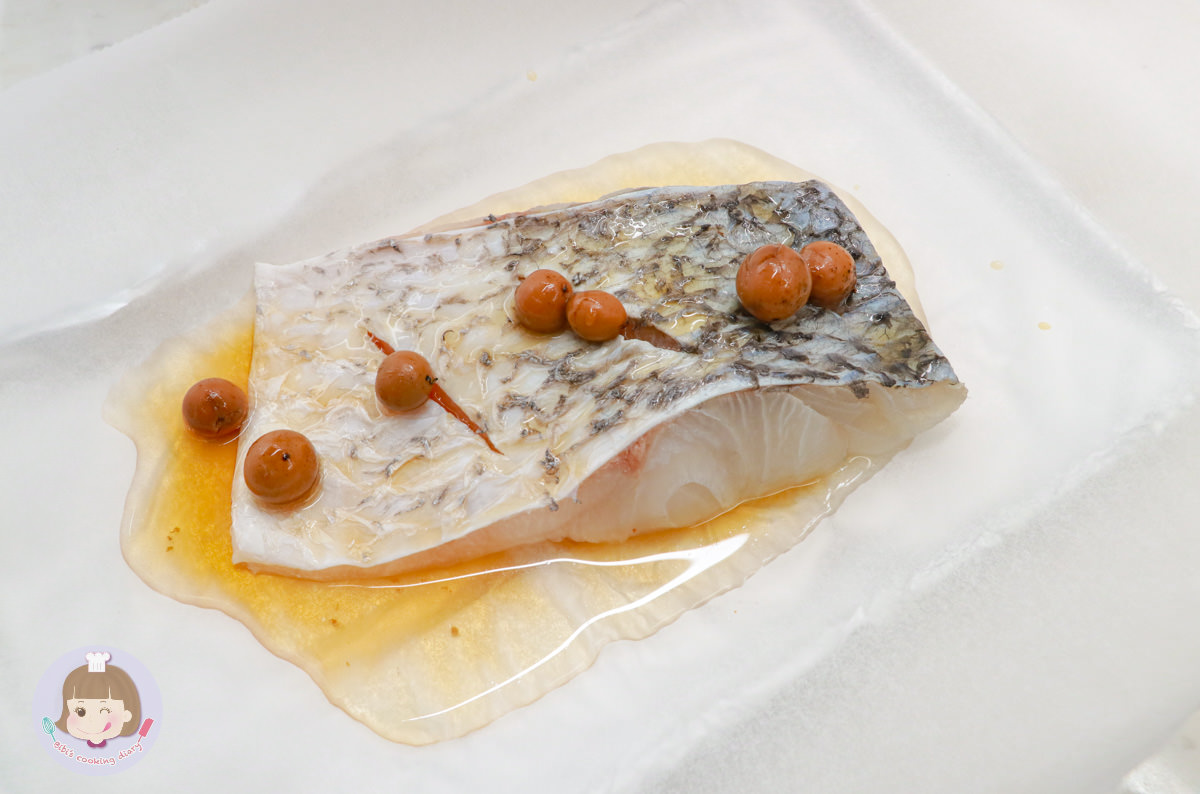 烤箱料理》紙包魚食譜|台式的破布子也能做成紙包魚! - 第1張圖 烤箱料理》紙包魚食譜|台式的破布子也能做成紙包魚!
