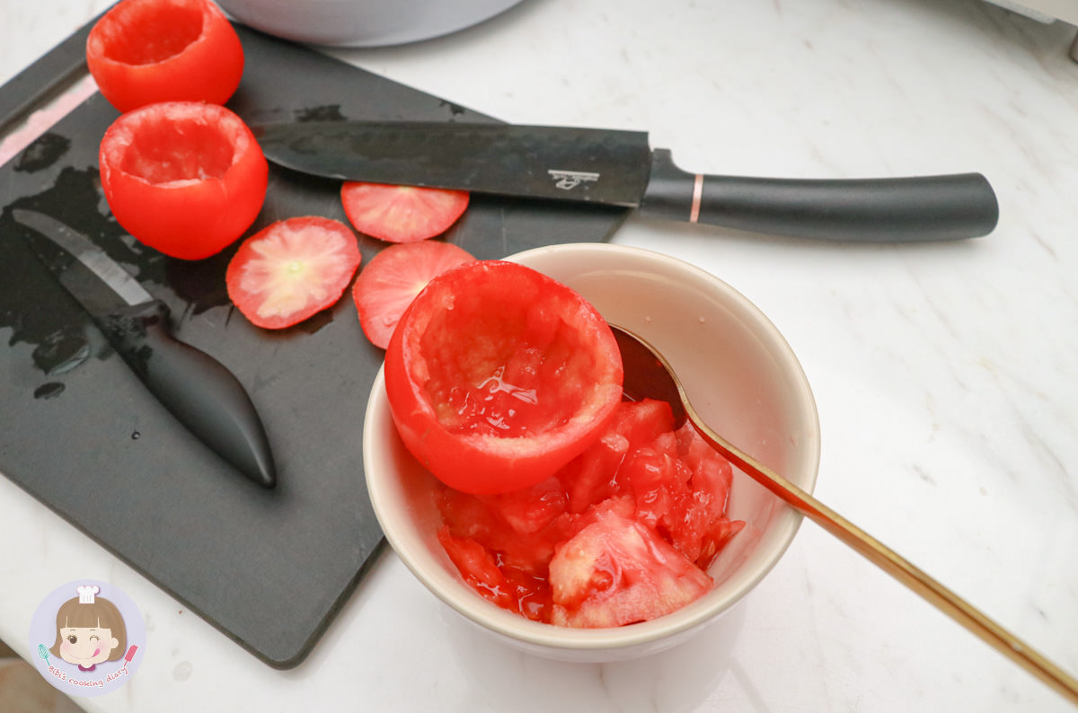 烤箱料理》焗烤蕃茄盅食譜|清炒、白醬、紅醬、青醬皆可自由變化 - 第6張圖 烤箱料理》焗烤蕃茄盅食譜|清炒、白醬、紅醬、青醬皆可自由變化