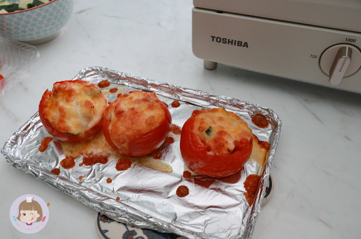 烤箱料理》焗烤蕃茄盅食譜|清炒、白醬、紅醬、青醬皆可自由變化 - 第1張圖 烤箱料理》焗烤蕃茄盅食譜|清炒、白醬、紅醬、青醬皆可自由變化