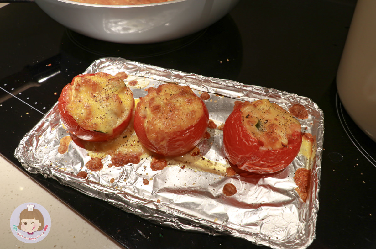 烤箱料理》焗烤蕃茄盅食譜|清炒、白醬、紅醬、青醬皆可自由變化 - 第11張圖 烤箱料理》焗烤蕃茄盅食譜|清炒、白醬、紅醬、青醬皆可自由變化