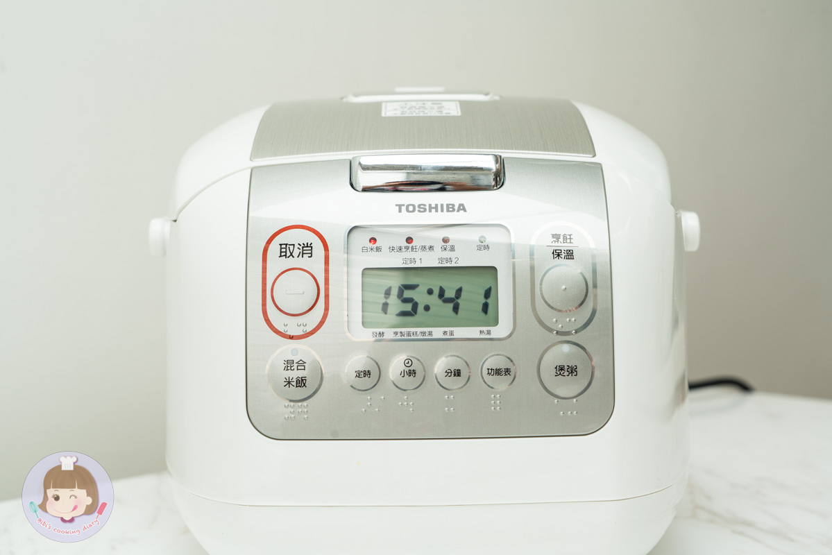 2022電子鍋推薦》東芝Toshiba 4mm極厚鍛造球釜6人份電子鍋｜煮蛋功能超方便！更強的是居然還能做蛋糕跟麵包？！