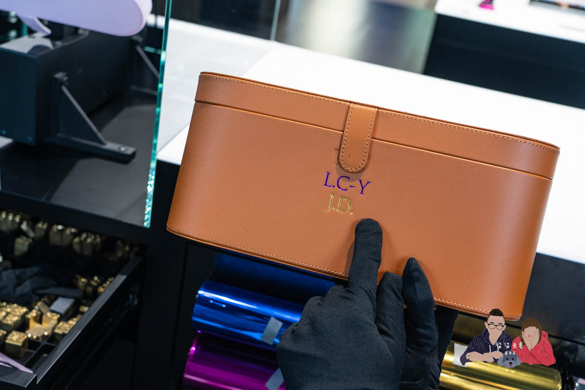 Dyson體驗店》全台首間就在新光三越A11，獨家提供禮盒個人化鐫刻服務！