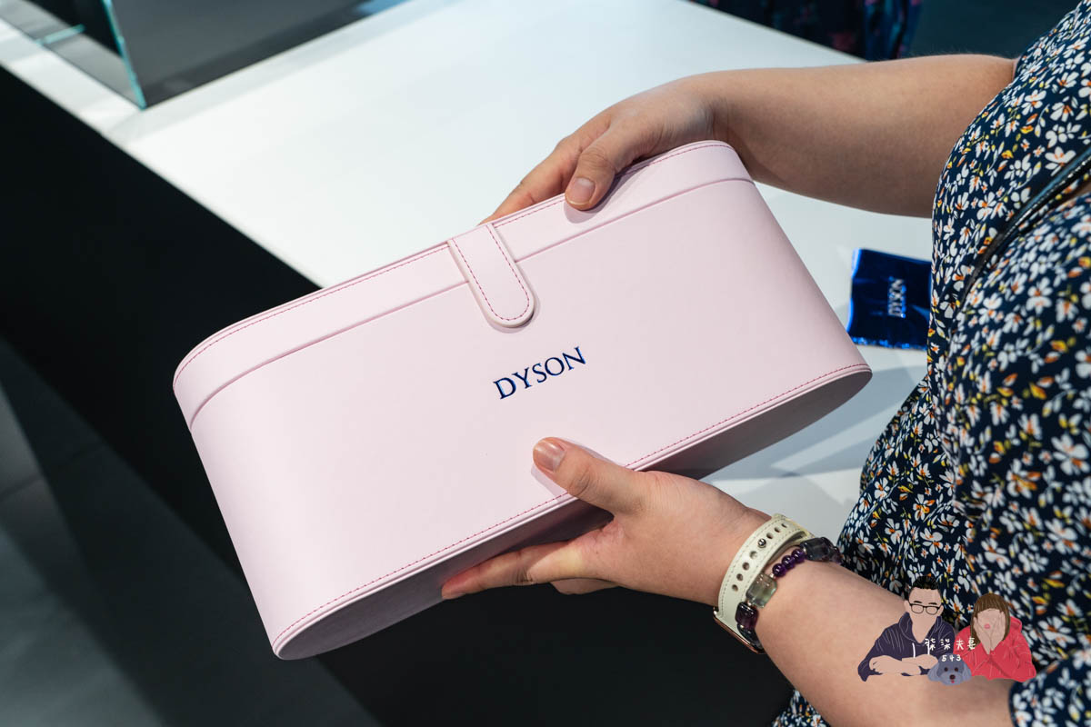 Dyson體驗店》全台首間就在新光三越A11，獨家提供禮盒個人化鐫刻服務！